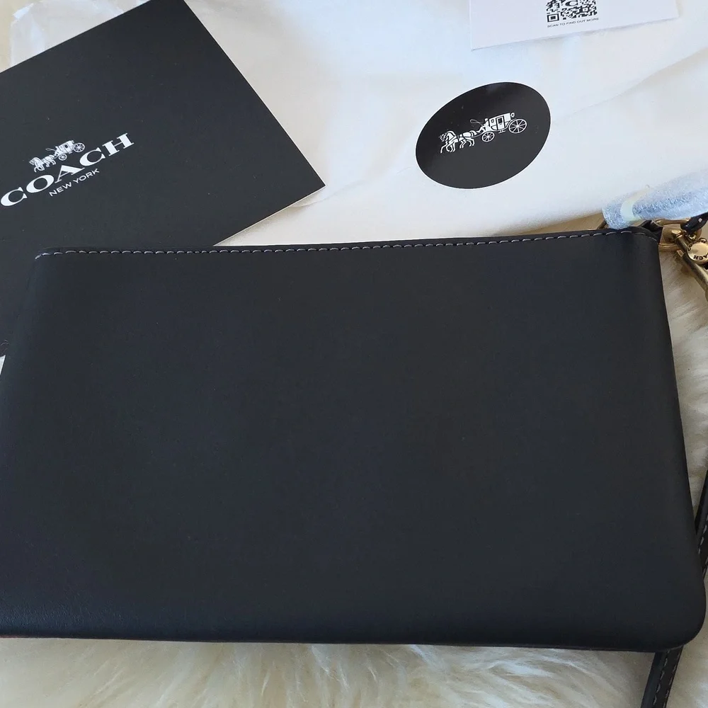 Adorable NWT Coach Disney X Pluto Essential Small Wristlet Wallet 🖤🐶❤️🎁 - Picture 5 of 12